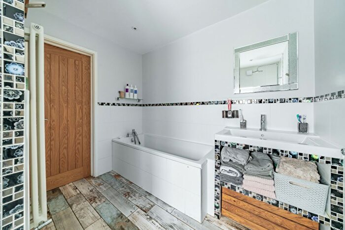 3 Bedroom End Of Terrace House For Sale In Gipsy Lane, Buckfastleigh, TQ11