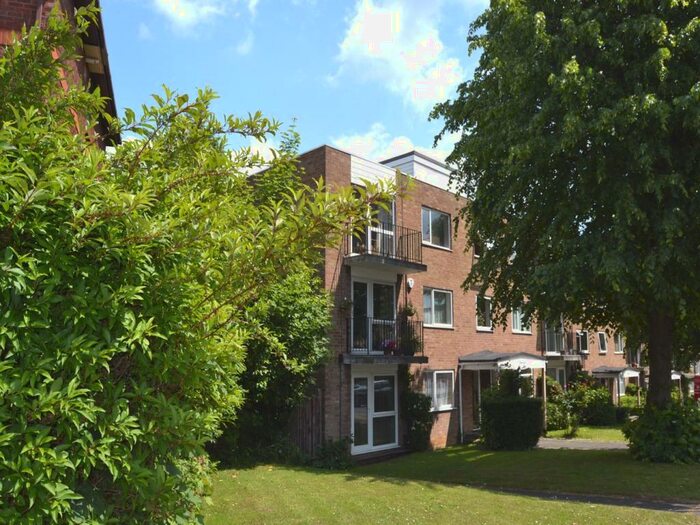 1 Bedroom Flat To Rent In Priory Court, Hitchin, SG4