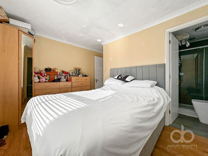 3 Bedroom End Of Terrace House For Sale In Newburgh Road, Grays, RM17