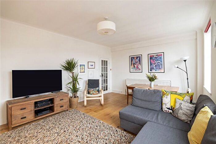 2 Bedroom Flat To Rent In Streatham Hill, London, SW2