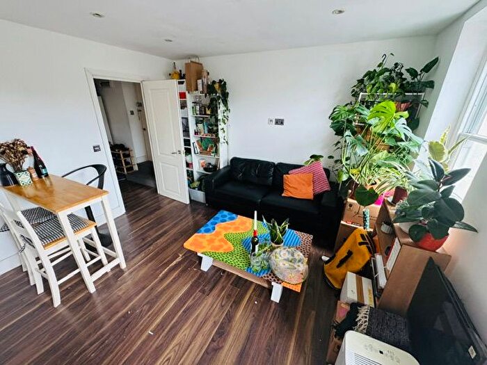 2 Bedroom Flat To Rent In Kingsland Road, London, E8