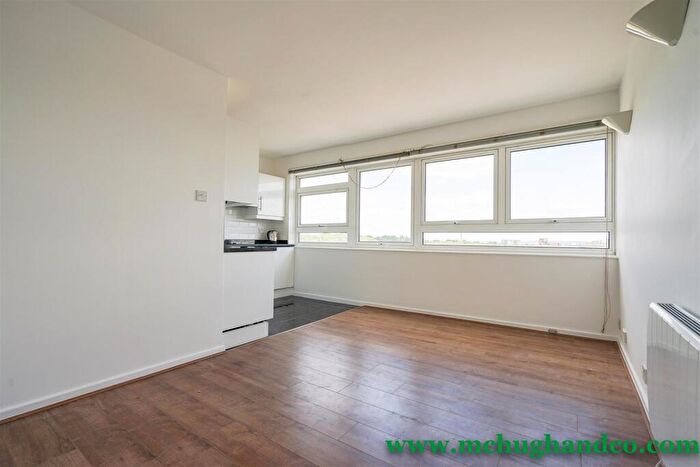 1 Bedroom Apartment To Rent In Park House, Seven Sisters Road, Finsbury Park, N4