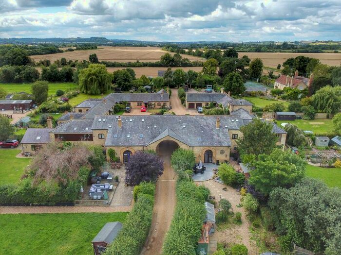 3 Bedroom Barn Conversion For Sale In Fielden Court, Gravenhurst, Bedfordshire, MK45