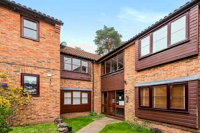 Studio To Rent In Bluebell Rise, Lightwater, Surrey, GU18