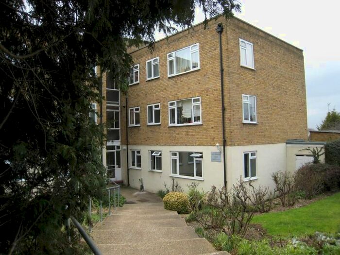 2 Bedroom Flat To Rent In Willowmead Close, Ealing, London, W5