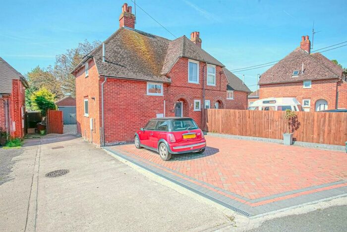 3 Bedroom Semi-Detached House To Rent In Kynaston Road, Didcot, OX11