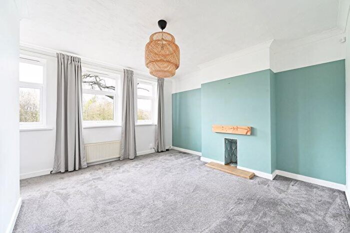 3 Bedroom Semi-Detached House To Rent In Ecclesfield Road, Sheffield, S5