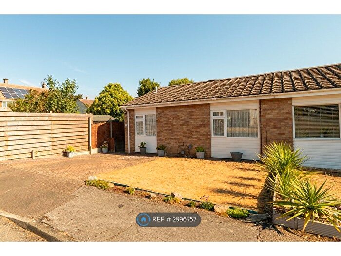 2 Bedroom Bungalow To Rent In Romany Close, Letchworth, SG6
