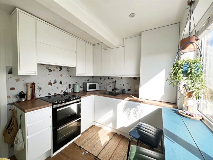 3 Bedroom Duplex For Sale In Clifford Road, Barnet, EN5