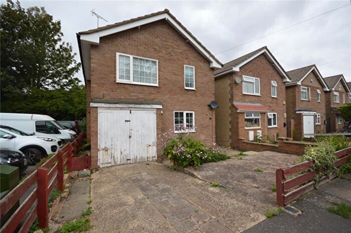 3 Bedroom Detached House For Sale In Newbury Close, Luton, Bedfordshire, LU4