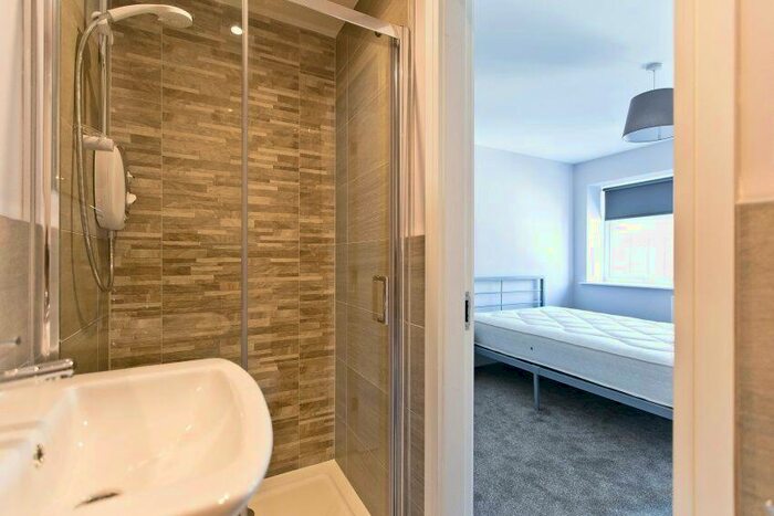 2 Bedroom Flat To Rent In Apartment, Lynthorpe House, City Centre, S1
