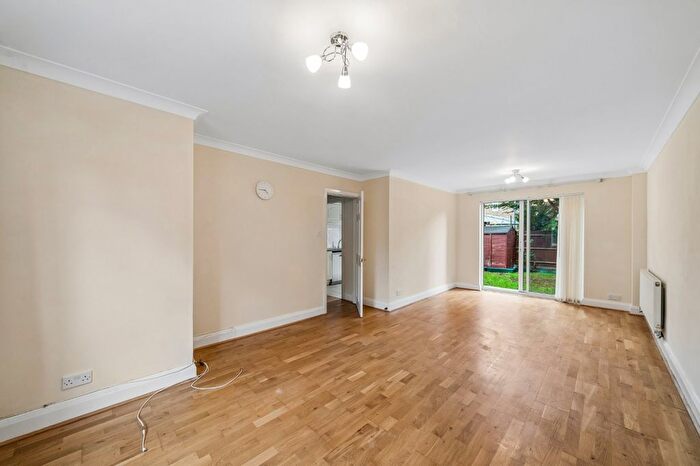 3 Bedroom Semi-Detached House To Rent In Queens Road, Richmond, TW10