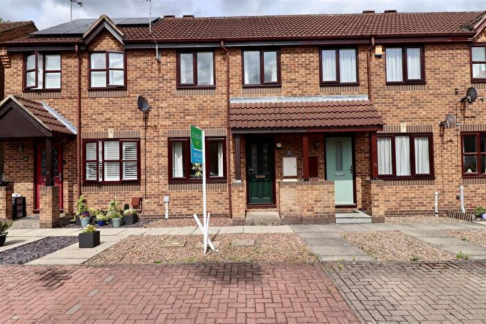 2 Bedroom Town House For Sale In Waite Close, Pocklington, YO42