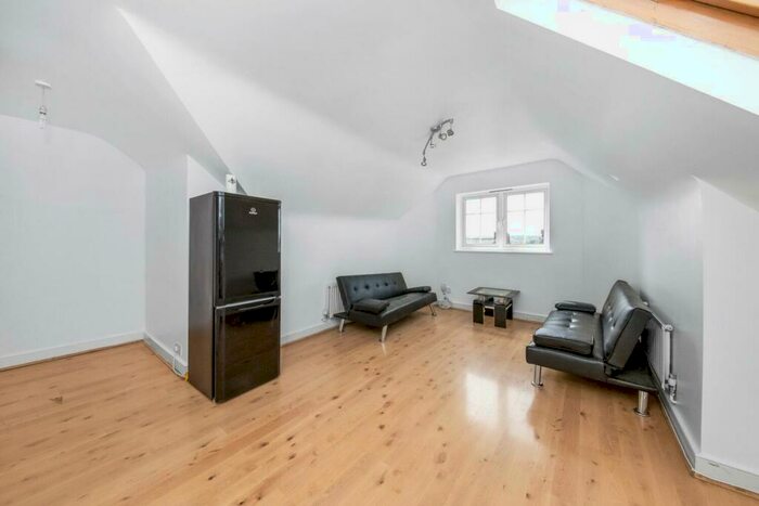 2 Bedroom Apartment To Rent In Thurlow Park Road, Dulwich, London, SE21