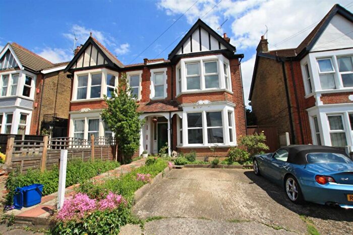 3 Bedroom Flat To Rent In Meteor Road, Westcliff-On-Sea, SS0
