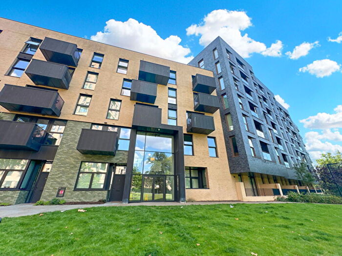 2 Bedroom Apartment For Sale In Burgess Springs, Chelmsford, CM1
