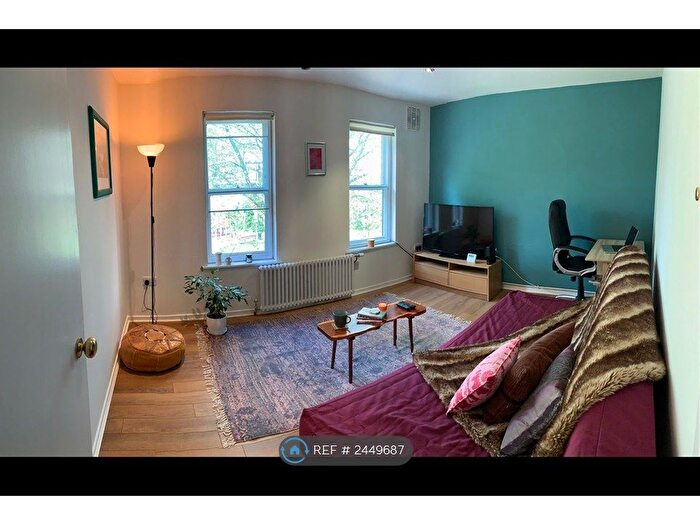 2 Bedroom Maisonette To Rent In Wontner Close, London, N1