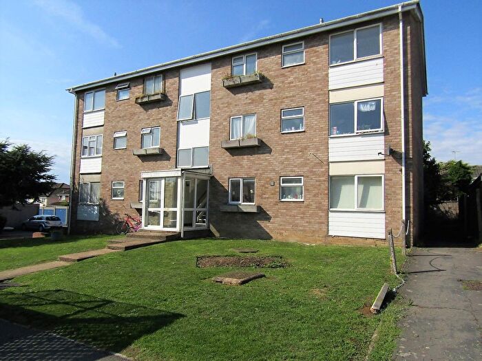 2 Bedroom Flat To Rent In Gatefield, Frinton Homelands, CO14