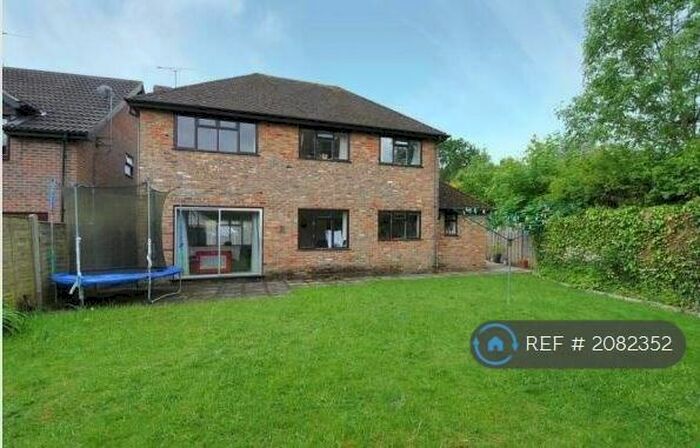 7 Bedroom Detached House To Rent In Ravenscroft, Hook, RG27