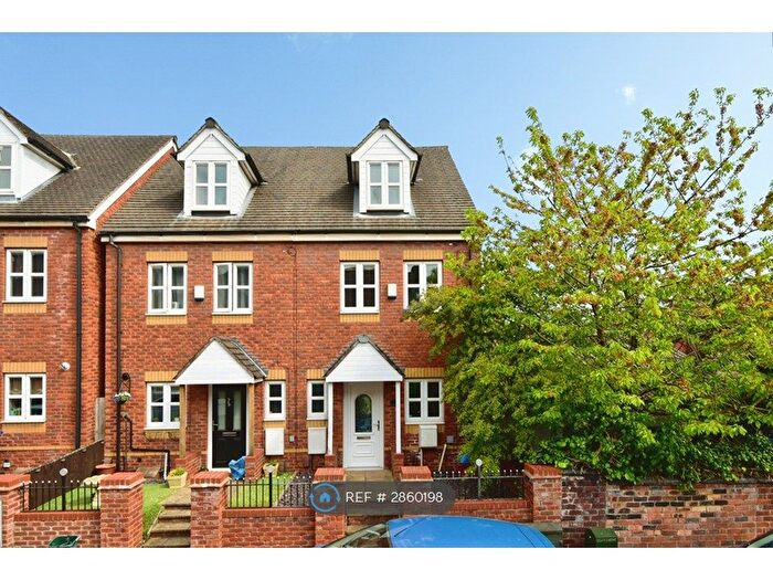 3 Bedroom Semi-Detached House To Rent In Sparrow Terrace, Newcastle, ST5