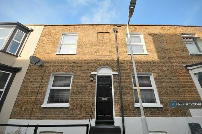 2 Bedroom Maisonette To Rent In Bath Place, Margate, CT9