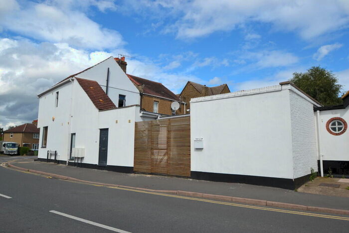 2 Bedroom Apartment To Rent In Long Ditton, Surbiton, KT6