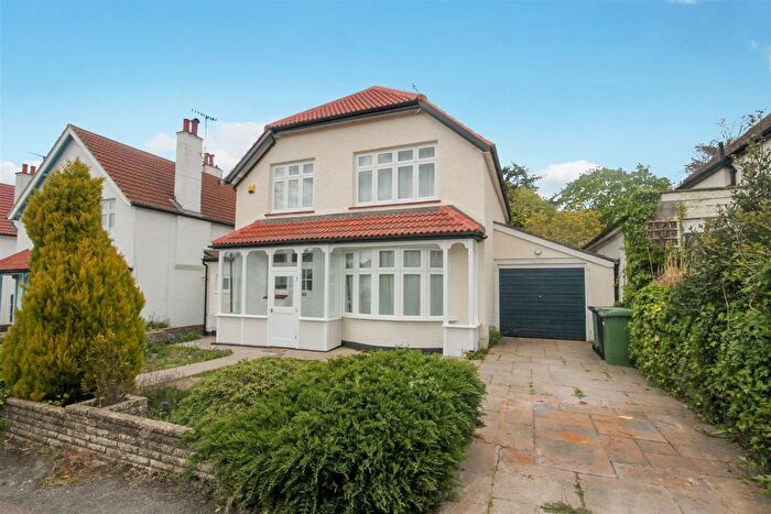 4 Bedroom Detached House For Sale In Highlands Avenue, South Leatherhead, KT22