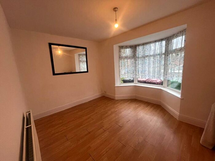 3 Bedroom House To Rent In Edilom Road, Manchester, M8