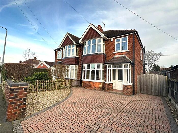3 Bedroom Semi-Detached House To Rent In Glover Road, Scunthorpe, DN17