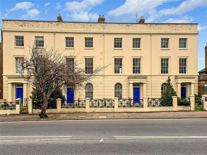 2 Bedroom Flat To Rent In New Road Avenue, Chatham, ME4