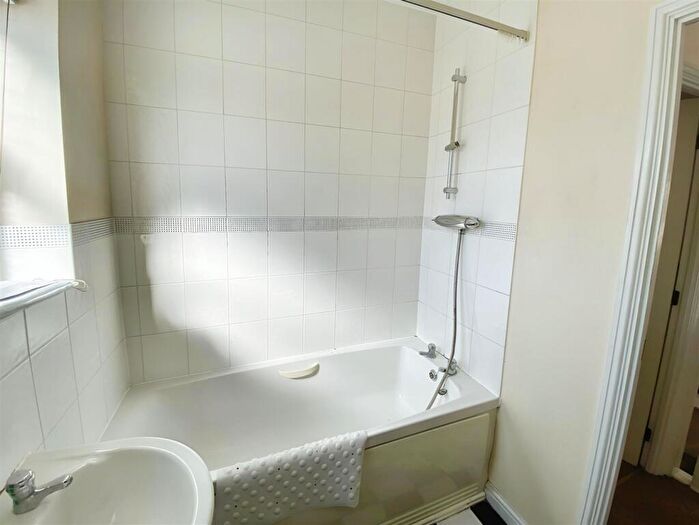 2 Bedroom Coach House To Rent In Clarkson Close, Nuneaton, CV11