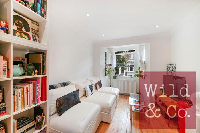 3 Bedroom Duplex For Sale In Brookfield Road, , Victoria Park, Hackney, E9 - Photo 9