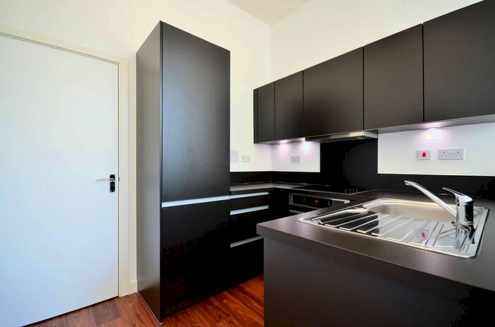 1 Bedroom Flat To Rent In Great West Quarter, Brentford, TW8