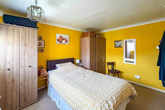 1 Bedroom Flat For Sale In Hornby Avenue, Westcliff-on-Sea, SS0