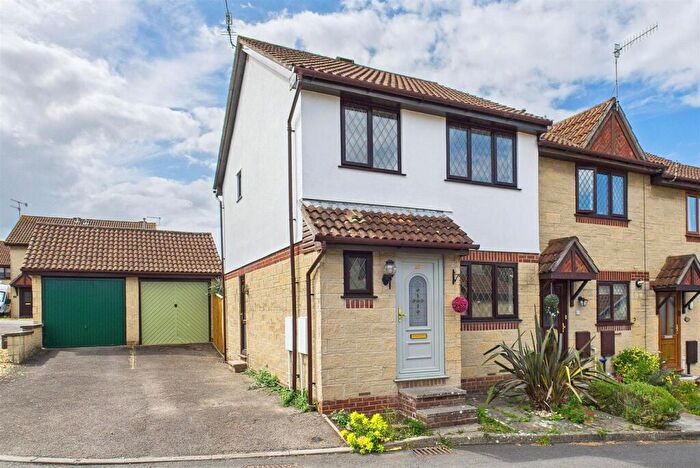 3 Bedroom End Of Terrace House For Sale In Stylish Family Home In Nailsea's West End, BS48