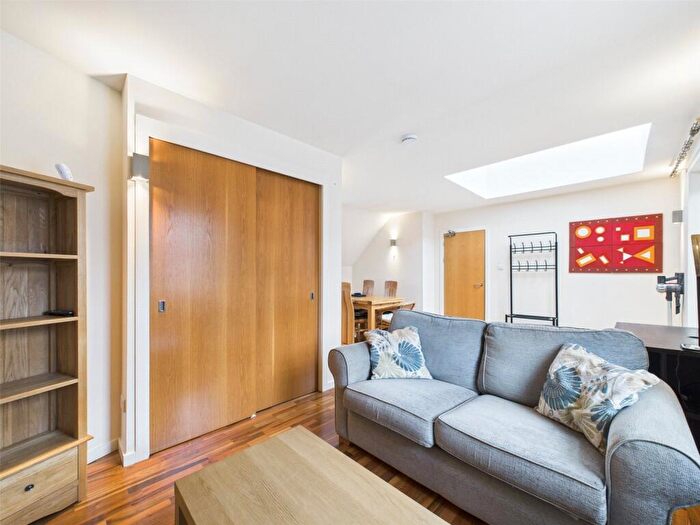 1 Bedroom Apartment To Rent In Cowgatehead, Grassmarket, Edinburgh, EH1