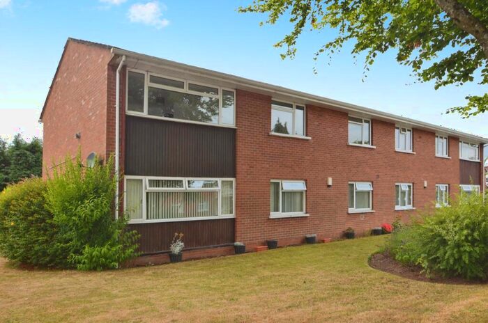 3 Bedroom Flat To Rent In Bishops Close, Whitchurch, Cardiff, CF14