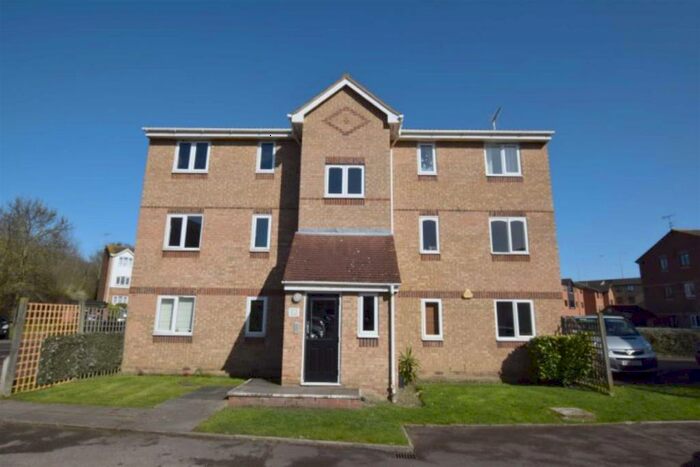 2 Bedroom Flat To Rent In Waterville Drive, Vange, Basildon, SS16
