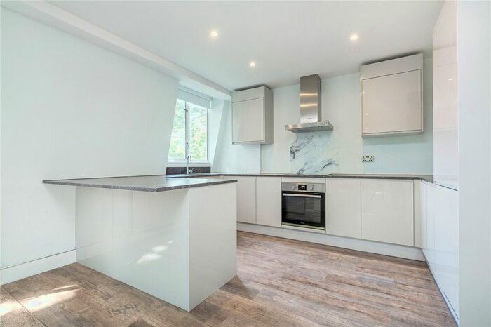 3 Bedroom Flat To Rent In North House, Manor Fields, Putney, London, SW15