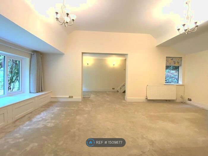 3 Bedroom Detached House To Rent In Park Road, Kenley, CR8