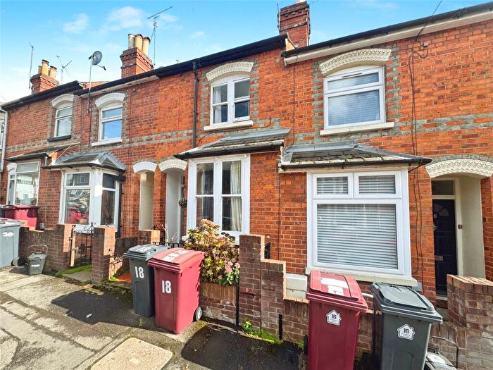 2 Bedroom Terraced House To Rent In Auckland Road, Reading, Berkshire, RG6