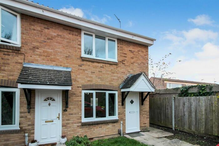 2 Bedroom Property To Rent In Sharp Close, Aylesbury HP21