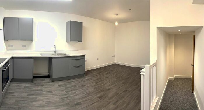 2 Bedroom Flat To Rent In Quay Street, Haverfordwest, SA61