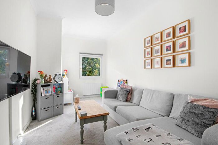 2 Bedroom Apartment For Sale In Charwood Road, Wokingham, RG40