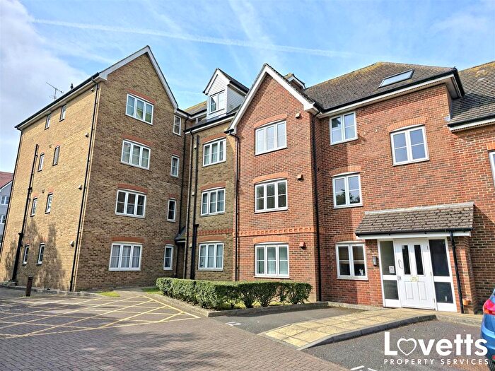 2 Bedroom Flat For Sale In Wherry Close, Margate, CT9