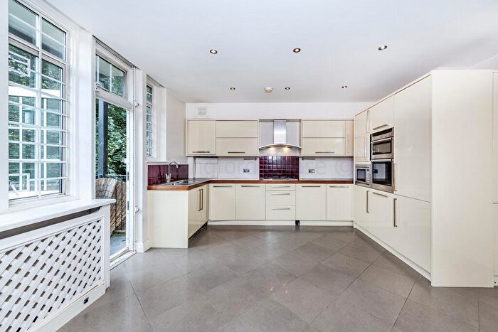 3 Bedroom Flat For Sale In Southwood Lane, Highgate, N6