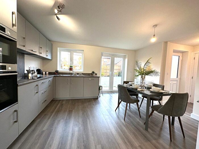 3 Bedroom Detached House For Sale In Wainwright Road, Hugglescote, LE67