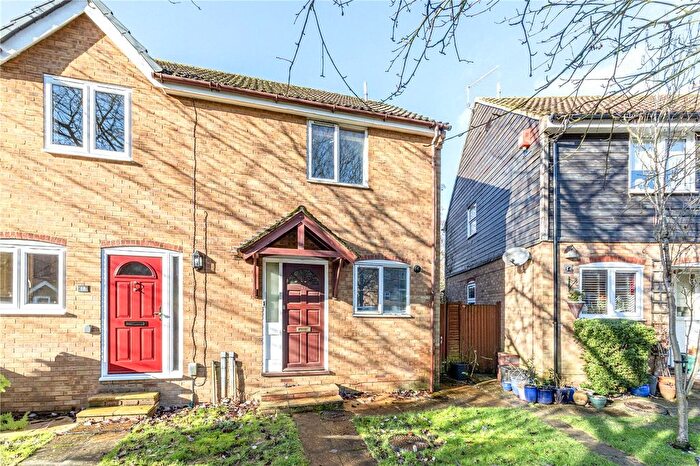 2 Bedroom End Terrace House For Sale In Dunfee Way, West Byfleet, Surrey, KT14