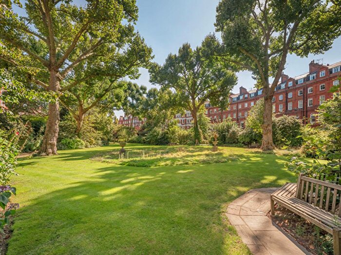 3 Bedroom Flat For Sale In Lennox Gardens, London, SW1X