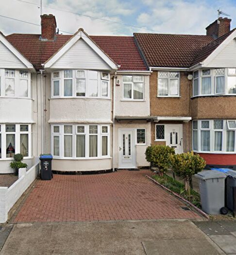 3 Bedroom Terraced House For Sale In Winchester Avenue, Kingsbury, NW9